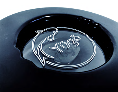 Finer Detail: Yūgō full logo engraving atop of glass lid feature